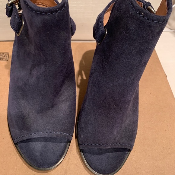 FRYE Carolina Navy Suede Peep Toe Booties NWOT - Picture 6 of 8
